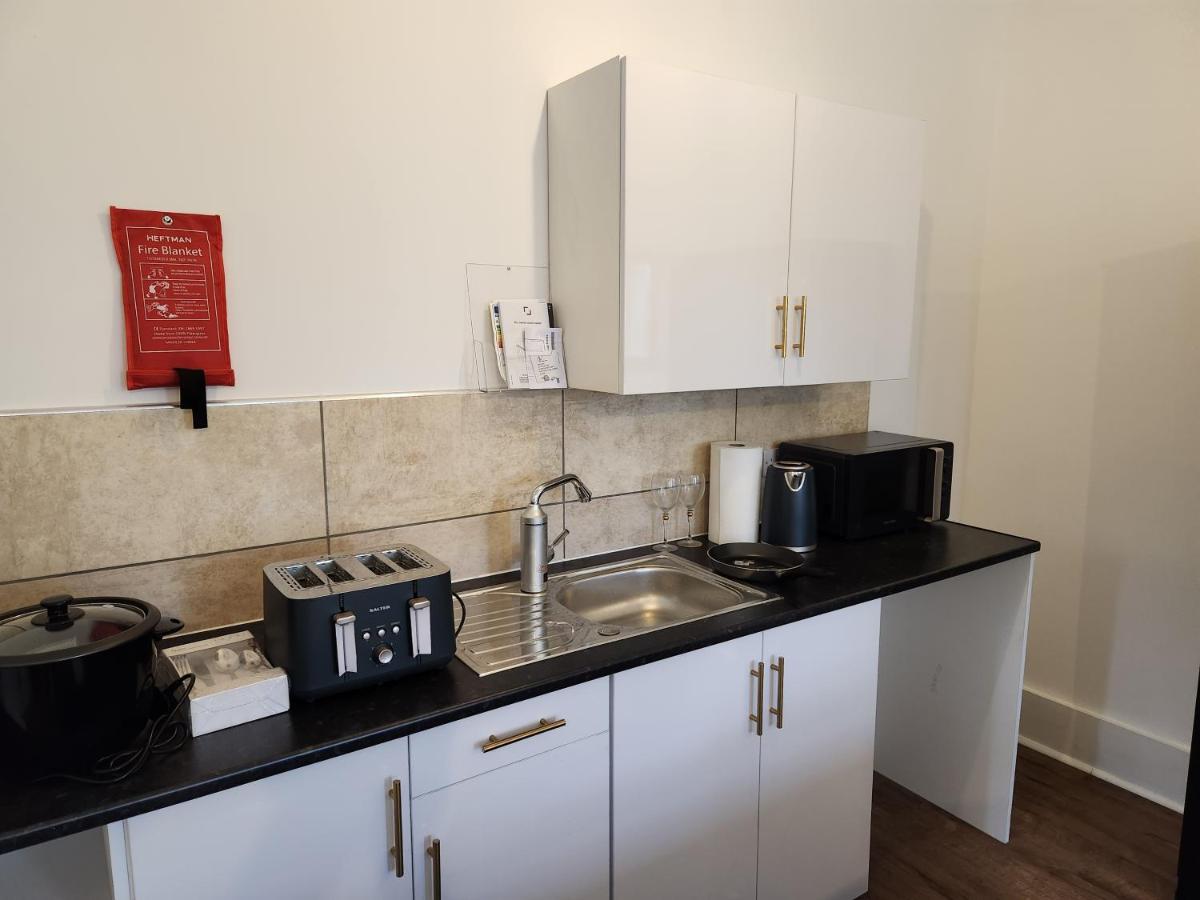 Immaculate 1-Bedroom In Greenhithe Exterior foto